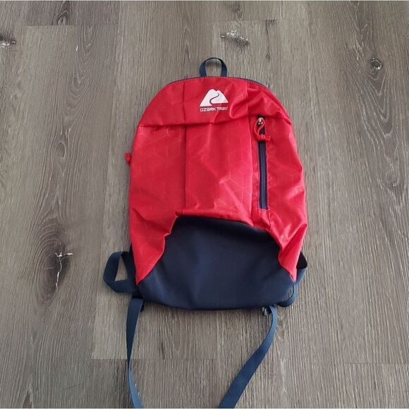 Ozark Trail Adult 10 Liter Daypack, Unisex, Red Polyester EUC - Picture 1 of 3